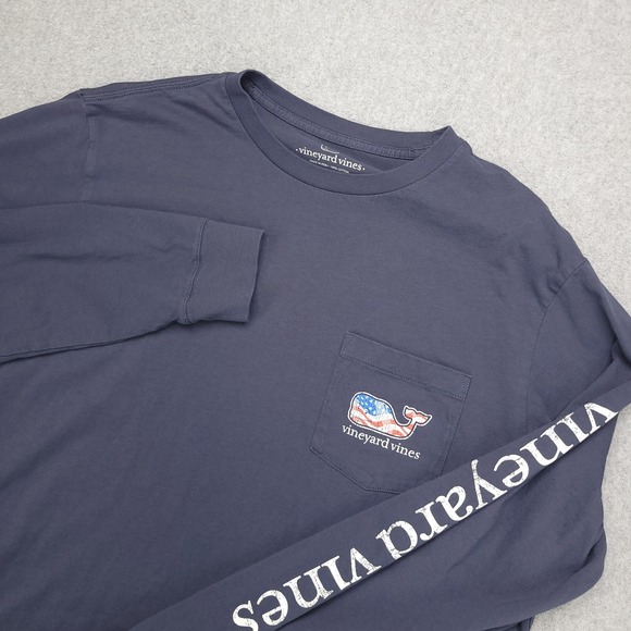Vineyard Vines Other - Vineyard Vines Long Sleeve Pocket‎ T Shirt Men's Medium Patriotic Whale Graphic